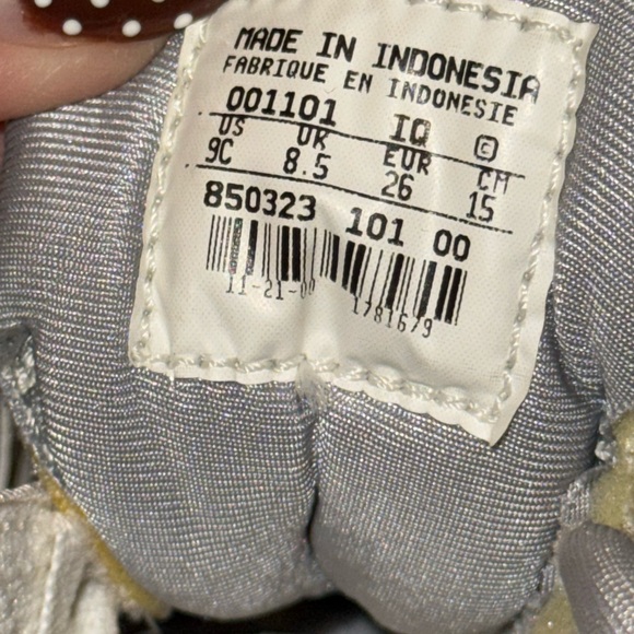 Nike Toddler \' Y2K RARE White and Navy Sneakers